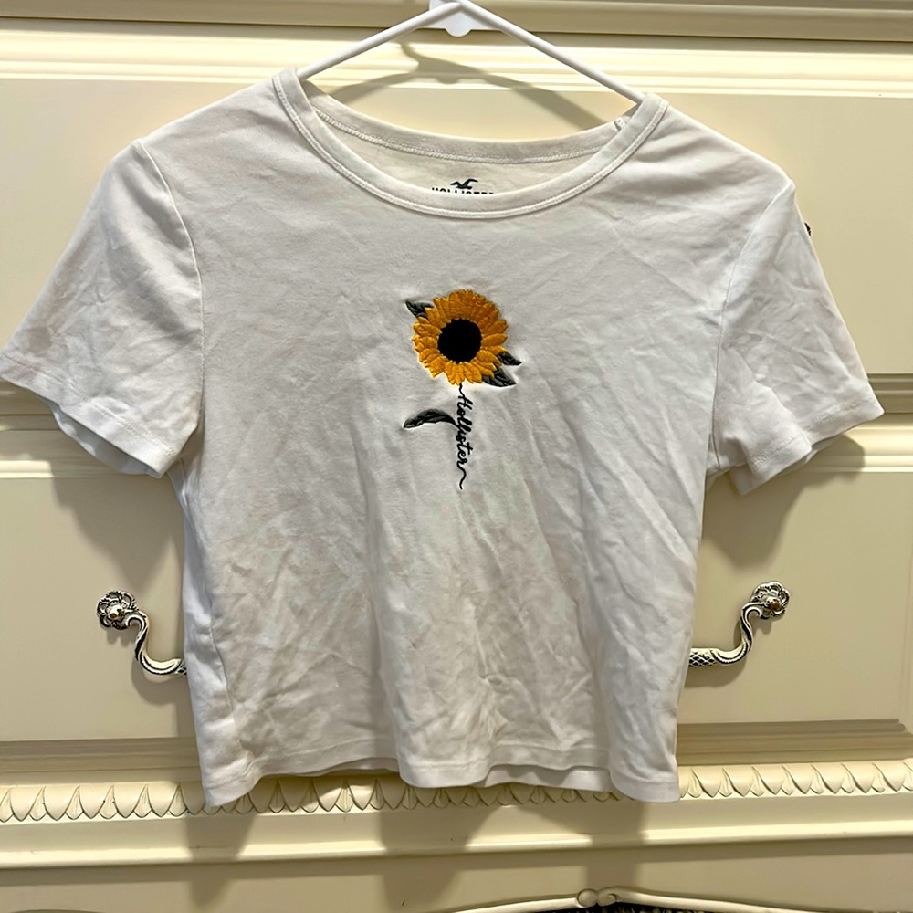 Hollister Baby Tee White and Sunflower